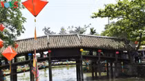 Thanh Thuy Chanh village characterized by ancient architecture