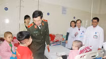 PSN and donors present over VND 10 billion to needy people under "Tet for needy people 2019"