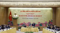 PM pledges favourable conditions for development of intellectuals
