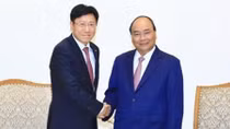 PM Nguyen Xuan Phuc welcomes foreign investors