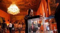 France votes in cliffhanger presidential election on Sunday