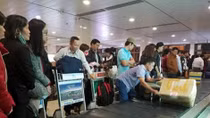 Nearly 500 flights delayed during Tet holidays