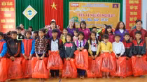 Public Security Newspaper supports needy students in Quang Nam’s mountainous areas 