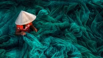 Fishing net making image wins int’l photography awards