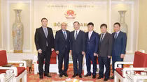 Deputy Minister Nguyen Van Thanh receives former Deputy Prime Minister of Israel