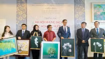 Exhibition on "National flowers of ASEAN member countries" kicked off