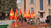 Embassy in China unveils statue of President Ho Chi Minh