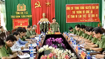 Deputy Minister Nguyen Van Son works with Xuan Phuoc prison and Phu Yen police 