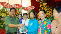 Can Tho Police care for needy people on verge of lunar New Year
