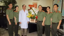 Public Security Newspaper visits hospitals on the Vietnamese Doctor’s Day