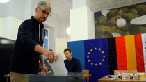 German election 2017: polls open amid fears over surge of far-right AfD