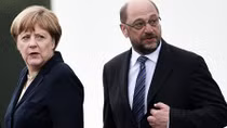 Ahead of Crucial Coalition Talks, Merkel's and Schulz's Ratings Hit Rock Bottom