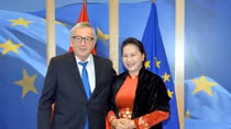 NA Chairwoman, EC President discuss EU-Vietnam FTA