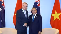 ASEAN Summit: PM Phuc meets with Australian counterpart