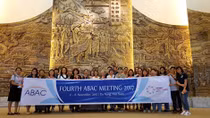 Spouses of APEC’s delegates visit the Da Nang museum 