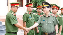 Deputy Minister Nguyen Van Son pays working visit to Tong Le Chan Prison 