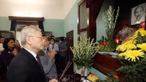 Top Vietnamese leader pays tribute to late President Ho Chi Minh