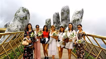 Seven beauty queens “check-in” Vietnam’s famous golden bridge 