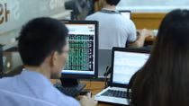 VN-Index drops for second day, losing nearly 24 points