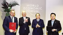PM Phuc invites tech titans to invest
