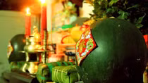 Artist shares philosophy behind Tet altar