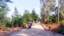 Authorities supporting people in An Giang's land-subsidence area 