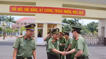 Deputy Minister Bui Van Nam works with Bac Lieu police 