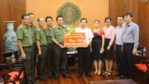 Public Security Ministry relieves flood victims in Quang Ngai