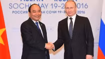 President Phuc suggests Russia join hands in COVID-19 fight
