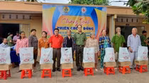 Kien Giang police organize "Zero-VND happy market" for needy people 