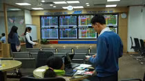 VN-Index ends nine-week gains