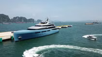 Super yacht of Tottenham Hotspur's owner visit Halong Bay