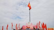 Flag-raising ceremony in Quang Tri marks National Reunification Day