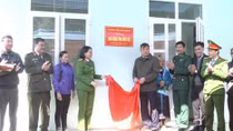 Thanh Hoa Provincial Police donate gratitude house to family of police martyr 