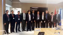 Deputy Minister Nguyen Van Thanh works with French Defense Conseil International 
