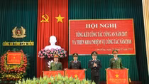 Deputy Minister Nguyen Van Thanh works with Lam Dong Provincial Police