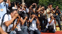 Press accompanies national development