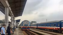 Coronavirus puts brake on Hanoi-HCM City trains