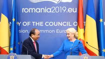 PMs of Vietnam, Romania hold joint press conference