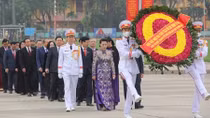 Party, State leaders pay tributes to late President Ho ahead of last NA session