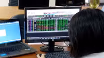 VN-Index slightly rises to stand at 1,026.8 points