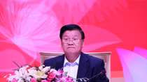 Lao PM holds first dialogue with Vietnamese business community