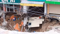 20 households evacuated after “sinkhole” appears in Hanoi
