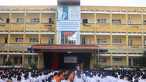 Hoa Binh police provide students with traffic laws and safety regulations