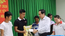 Leading officials pay Tet visits to localities