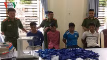 Four caught red-handed smuggling 54,000 meth pills