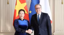 Vietnamese, French top legislators hold talks