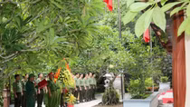 Deputy Minister Le Tan Toi pays tribute to martyrs in Quang Binh