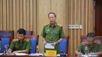 Deputy Minister Le Quy Vuong works with Nghe An Province on drug prevention and combat.