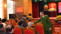 Deputy Minister Le Quy Vuong hosts year-end meeting with retired senior public security officers